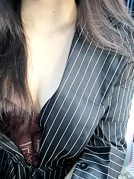 Snapshot of _Linez_ chatting on September 2025 06:13:02 PM  Linez  online show from September 2025 06:13:02 PM