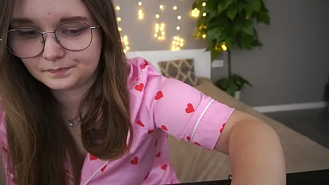 MagicPeachh  online show from January 2025 04:58:02 PM