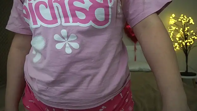 MagicPeachh  online show from February 2025 07:14:01 PM