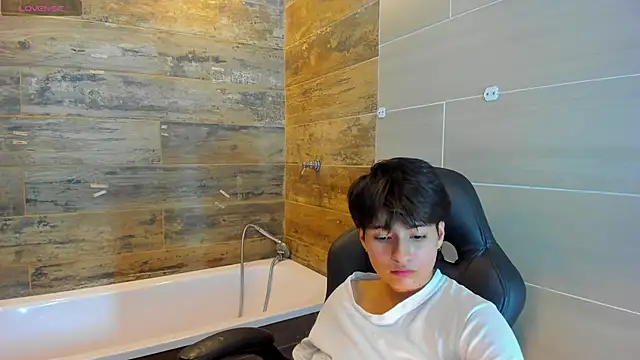 Snapshot of Bryce_Evans chatting on March 2025 12:01:02 AM Bryce Evans online show from March 2025 12:01:02 AM