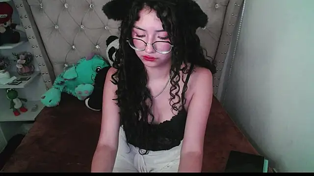 CherieCurl online show from November 2025 06:07:01 PM