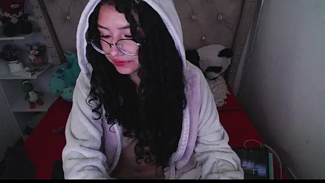 CherieCurl online show from December 2025 04:00:02 AM