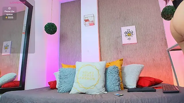 Snapshot of Bella_salvatore chatting on February 2025 10:14:02 PM Bella salvatore online show from February 2025 10:14:02 PM