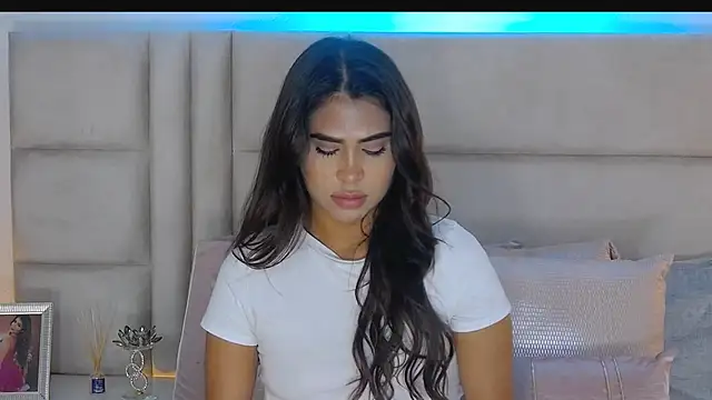 HaileyBaldwin online show from January 2025 04:56:01 AM