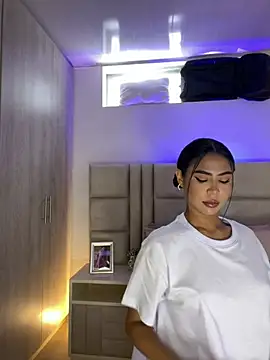 HaileyBaldwin online show from February 2025 05:51:01 PM