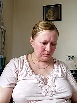 Snapshot of blondyaguar chatting on April 2026 12:47:01 PM blondyaguar online show from April 2026 12:47:01 PM