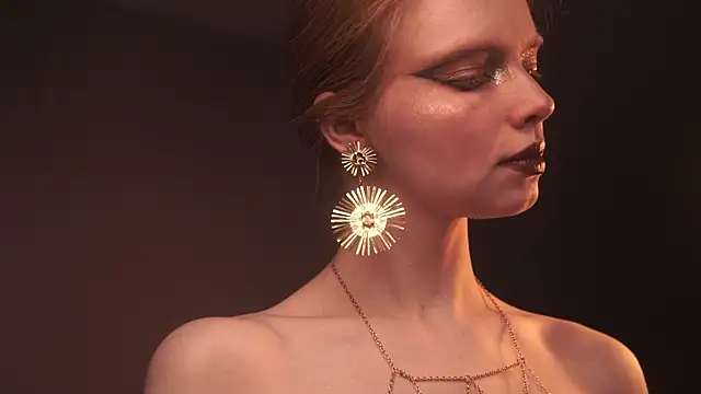 ginger hugs online show from January 2026 10:03:02 PM