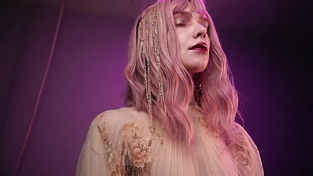 ginger hugs online show from March 2026 10:14:02 PM