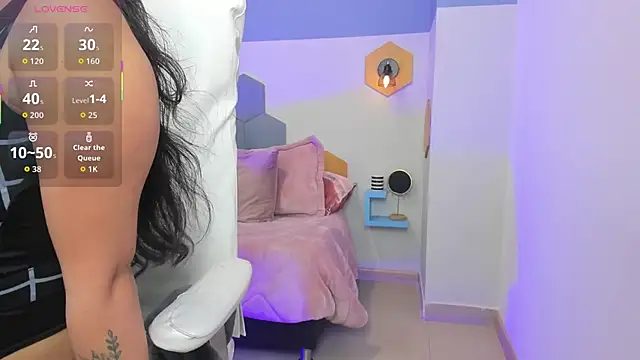 Chloe fischer  online show from October 2025 03:43:01 PM