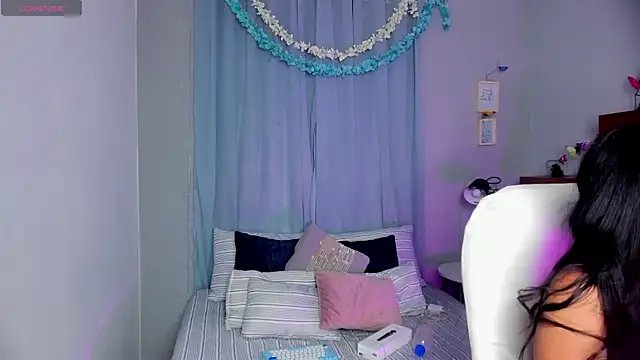 Chloe fischer  online show from July 2026 04:22:01 PM