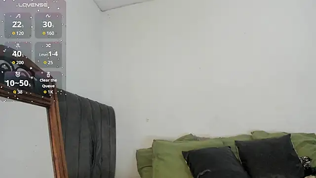 latinaStepmom online show from September 2025 01:03:01 PM