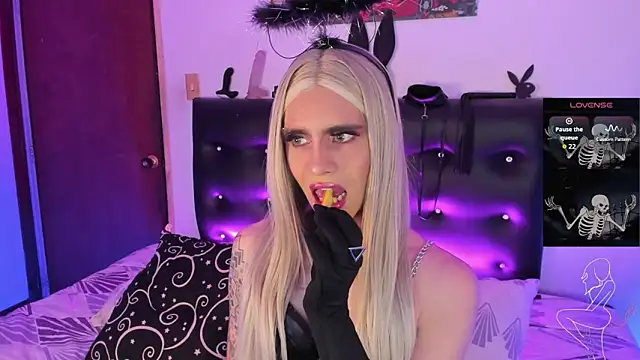 AngelsJones21 online show from October 2025 04:08:02 PM