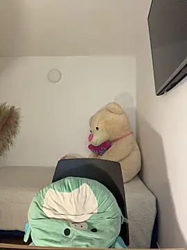 Kimm khalifa online show from April 2026 01:44:01 AM