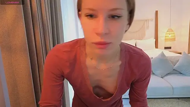 Elis Fox online show from December 2025 11:01:02 PM