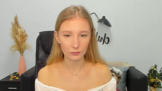 Snapshot of LolaWilsons chatting on December 2024 12:23:02 PM LolaWilsons online show from December 2024 12:23:02 PM