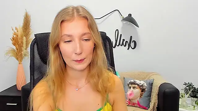 Snapshot of LolaWilsons chatting on January 2025 12:52:02 PM LolaWilsons online show from January 2025 12:52:02 PM