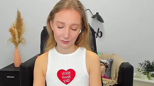 Snapshot of LolaWilsons chatting on February 2025 09:30:01 AM LolaWilsons online show from February 2025 09:30:01 AM