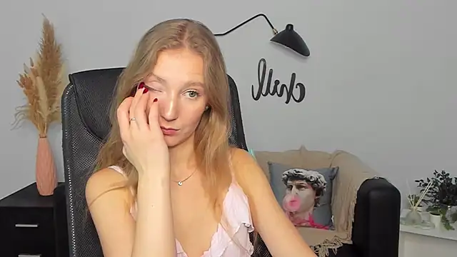 Snapshot of LolaWilsons chatting on February 2025 12:33:01 PM LolaWilsons online show from February 2025 12:33:01 PM