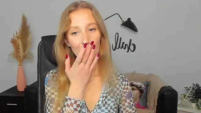 Snapshot of LolaWilsons chatting on February 2025 09:25:02 AM LolaWilsons online show from February 2025 09:25:02 AM