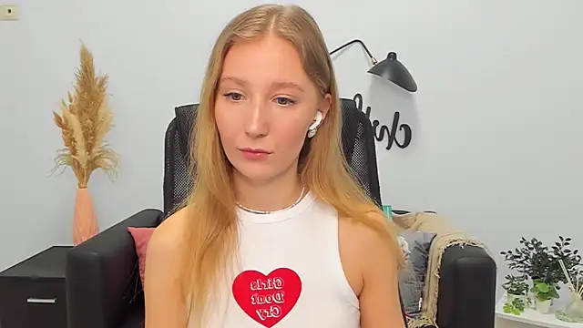 Snapshot of LolaWilsons chatting on February 2025 09:20:02 AM LolaWilsons online show from February 2025 09:20:02 AM