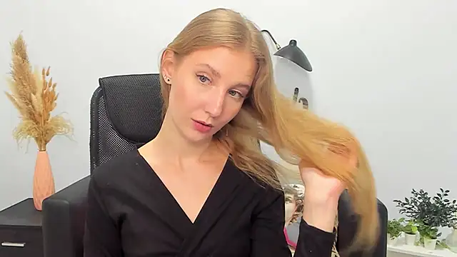 Snapshot of LolaWilsons chatting on February 2025 12:23:02 PM LolaWilsons online show from February 2025 12:23:02 PM