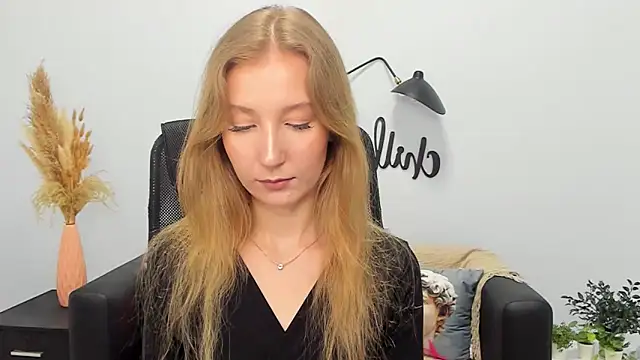 Snapshot of LolaWilsons chatting on March 2025 09:03:02 AM LolaWilsons online show from March 2025 09:03:02 AM