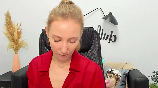 Snapshot of LolaWilsons chatting on March 2025 12:22:02 PM LolaWilsons online show from March 2025 12:22:02 PM