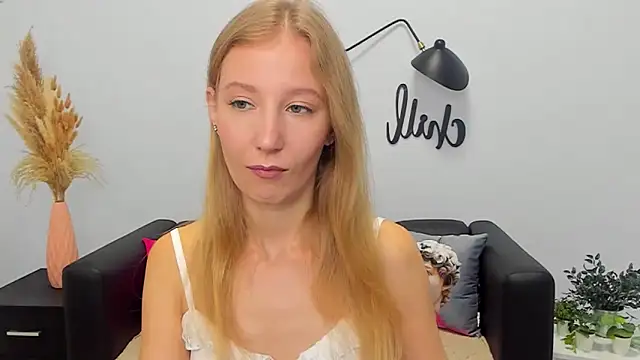 Snapshot of LolaWilsons chatting on September 2025 08:19:01 AM LolaWilsons online show from September 2025 08:19:01 AM