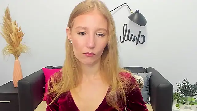 Snapshot of LolaWilsons chatting on September 2025 09:14:01 AM LolaWilsons online show from September 2025 09:14:01 AM