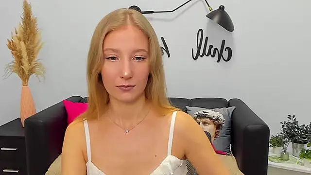 Snapshot of LolaWilsons chatting on November 2025 07:18:02 AM LolaWilsons online show from November 2025 07:18:02 AM