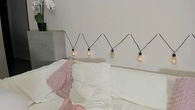 Snapshot of shine_chanel chatting on December 2024 09:22:01 PM shine chanel online show from December 2024 09:22:01 PM