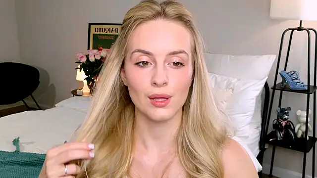 RozzitaBedberry online show from September 2025 06:06:02 AM