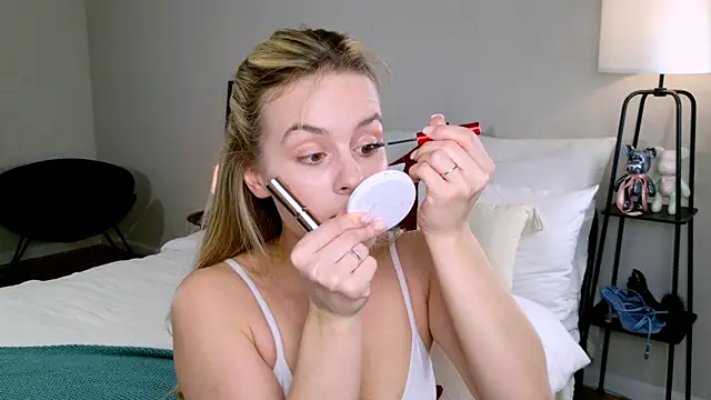 RozzitaBedberry online show from November 2025 11:10:01 AM