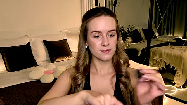 RozzitaBedberry online show from April 2026 12:35:02 PM