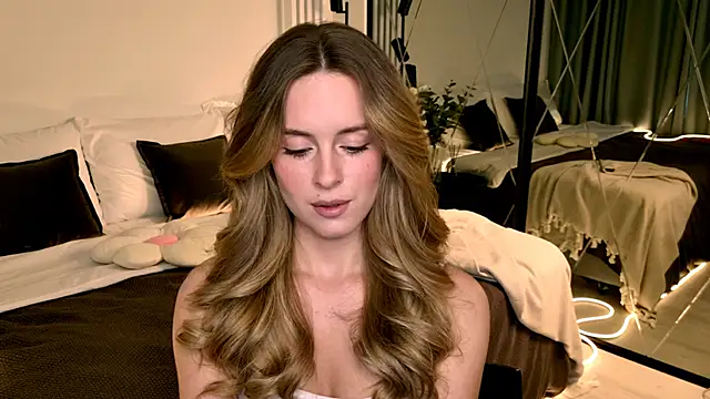 RozzitaBedberry online show from April 2026 01:05:02 PM