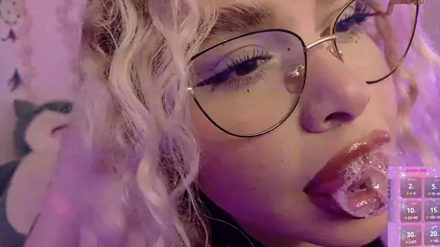 Haelycute online show from April 2026 12:22:02 AM