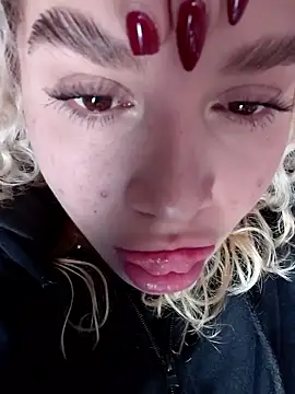 Haelycute online show from April 2026 06:52:01 PM