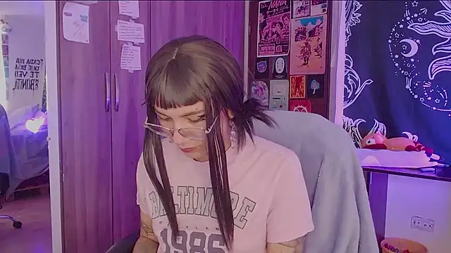 melissahowl online show from November 2025 02:28:02 PM