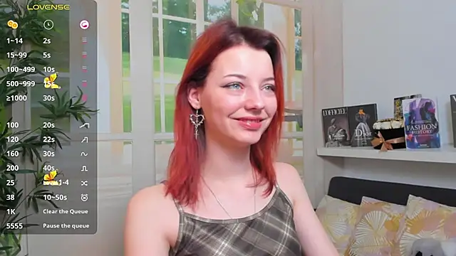 pretty little thing online show from February 2025 11:17:02 AM