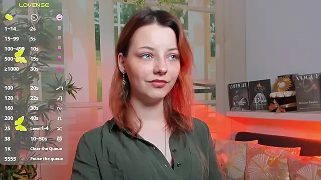 pretty little thing online show from March 2025 07:06:02 PM