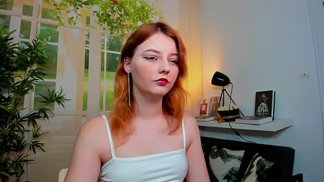 pretty little thing online show from October 2025 04:35:01 PM