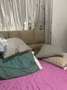 Snapshot of lilybaudyn_ chatting on April 2026 07:52:01 AM lilybaudyn online show from April 2026 07:52:01 AM