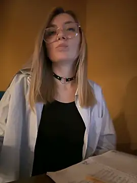 Snapshot of Crazy-Rosa chatting on February 2025 03:20:02 PM Crazy-Rosa online show from February 2025 03:20:02 PM