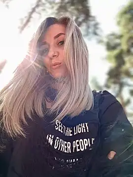 Snapshot of Crazy-Rosa chatting on March 2025 06:08:02 AM Crazy-Rosa online show from March 2025 06:08:02 AM