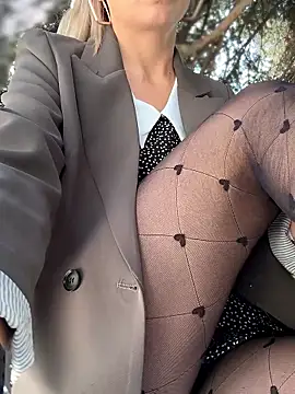 Snapshot of Crazy-Rosa chatting on September 2025 06:35:01 AM Crazy-Rosa online show from September 2025 06:35:01 AM