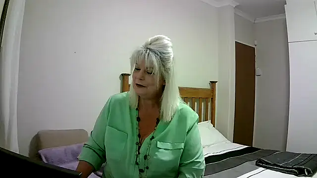 Snapshot of Miahotmilf chatting on January 2025 07:43:01 PM Miahotmilf online show from January 2025 07:43:01 PM