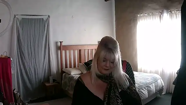 Miahotmilf online show from February 2026 04:27:02 PM