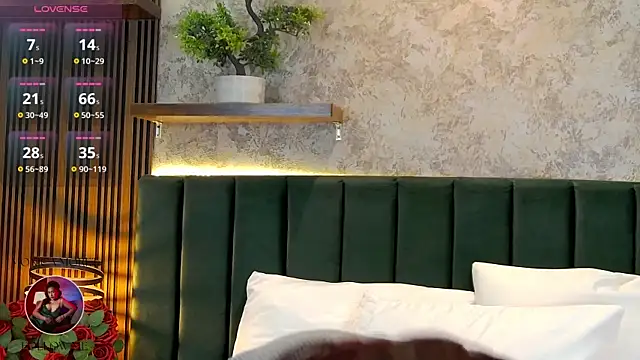 Snapshot of MonicaMoret chatting on July 2026 12:33:02 PM MonicaMoret online show from July 2026 12:33:02 PM