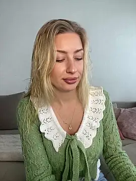 belle98 online show from December 2025 12:31:02 PM