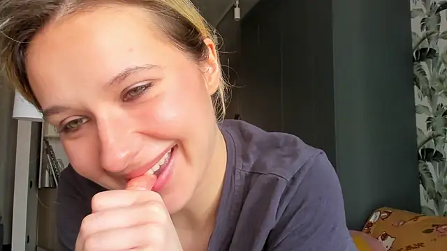 Lilith lutherlow online show from April 2026 10:09:02 AM